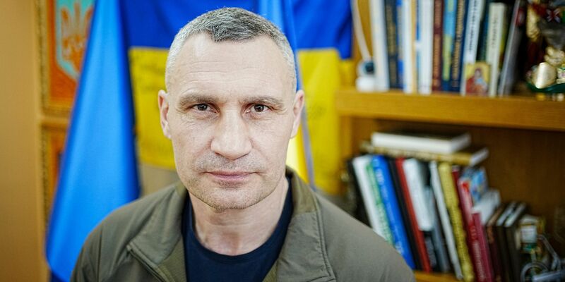 Kiews Bürgermeister Vitali Klitschko hat Journalisten der Deutschen Presse-Agentur in seinem Büro im Rathaus der ukrainischen Hauptstadt empfangen. - Foto: Kay Nietfeld/dpa