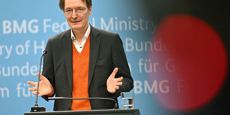 «Ich bin überzeugt: Am Ende wird die Vernunft siegen», sagt Bundesgesundheitsminister Karl Lauterbach (SPD) zur geplanten Krankenhausreform. - Foto: Philipp Znidar/dpa