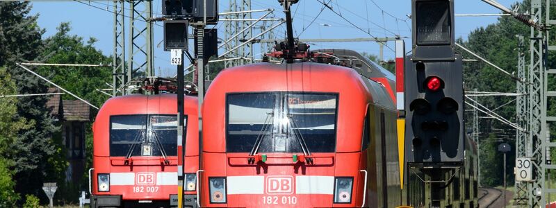 Die Tarifgespräche zwischen der Deutschen Bahn und der Eisenbahn- und Verkehrsgewerkschaft (EVG) könnten schwierig werden. - Foto: Soeren Stache/dpa