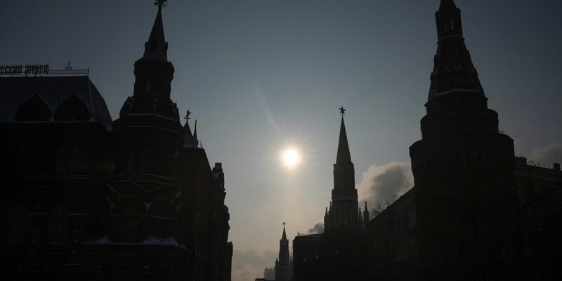 Der Rote Platz in Moskau. Die Hälfte der Deutschen sagt einer Umfrage zufolge «Nein» zu der Frage, ob sich Deutschland gut mit Russland stellen sollte. - Foto: Alexander Zemlianichenko/AP/dpa