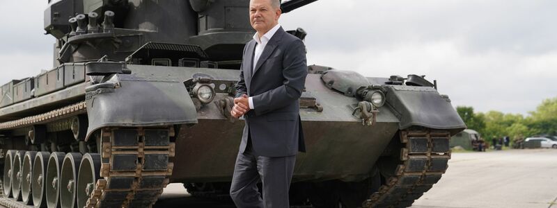 Von Helmen zu Panzern: Die Qualität der Waffenlieferungen an die Ukraine wurde Schritt für Schritt gesteigert. - Foto: Marcus Brandt/dpa/Archiv