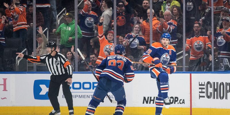 Leon Draisaitl (l) erzielte zwei Treffer für die Edmonton Oilers. - Foto: Jason Franson/The Canadian Press via AP/dpa