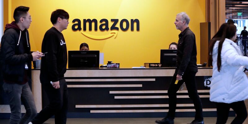 Bisher konnte man bei Amazon an zwei Tagen pro Woche im Homeoffice bleiben. (Archivbild) - Foto: Elaine Thompson/AP/dpa