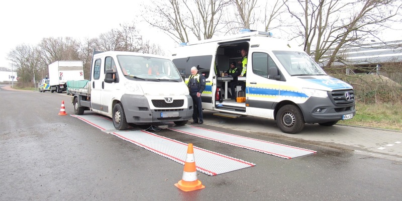 BPOLD-B: Kontrolle am Bahnhof: Mann mit 1kg weißem Pulver unterwegs - Foto: presseportal.de