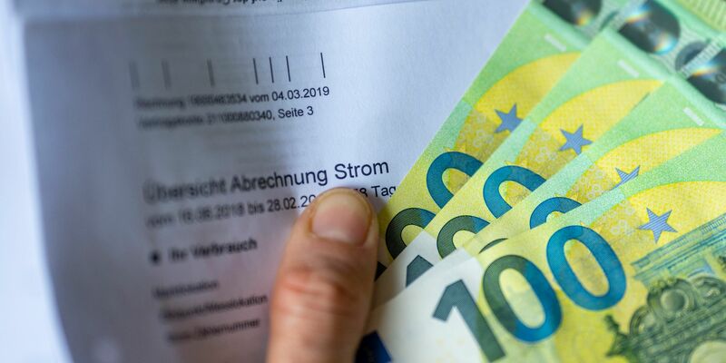 Die Preisbremsen wirken für das gesamte Jahr 2023. - Foto: Monika Skolimowska/dpa