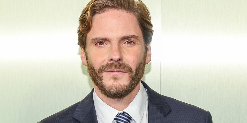 Daniel Brühl spielt in dem neuen Film von Ruben Östlund mit. - Foto: Gerald Matzka/dpa