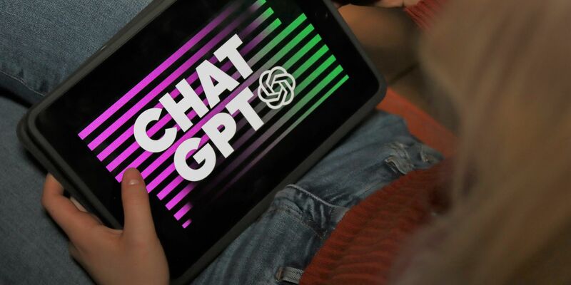 Das Thema Künstliche Intelligenz hat unter anderem durch den Textroboter ChatGPT große Aufmerksamkeit erfahren. - Foto: Philipp Brandstädter/dpa