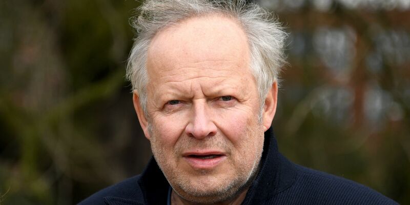 Schauspieler Axel Milberg möchte das Verborgene entdecken. - Foto: Carsten Rehder/dpa