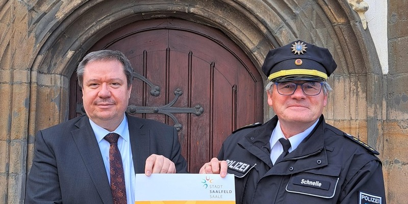 POL-E: Essen: Benefizkonzert der Polizei Essen und der BIB voller musikalischer Leckerbissen unterstützt den Bau eines neuen Kinderschutzhauses in Essen mit 30.000 Euro - Foto: presseportal.de