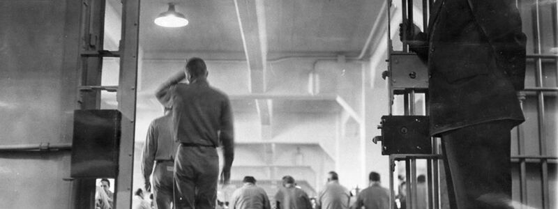 Vor mehr 60 Jahren liefen die  Alcatraz-Insassen noch durch die Speisesäle des berüchtigten Gefängnisses. - Foto: ---/NPS/Golden Gate NRA, Park Archives/dpa