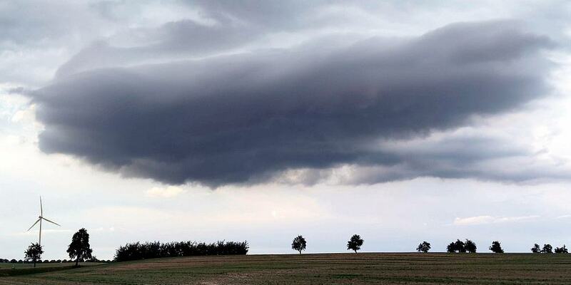 Unwetterwolke über einem Acker - Foto: ?ber dts Nachrichtenagentur