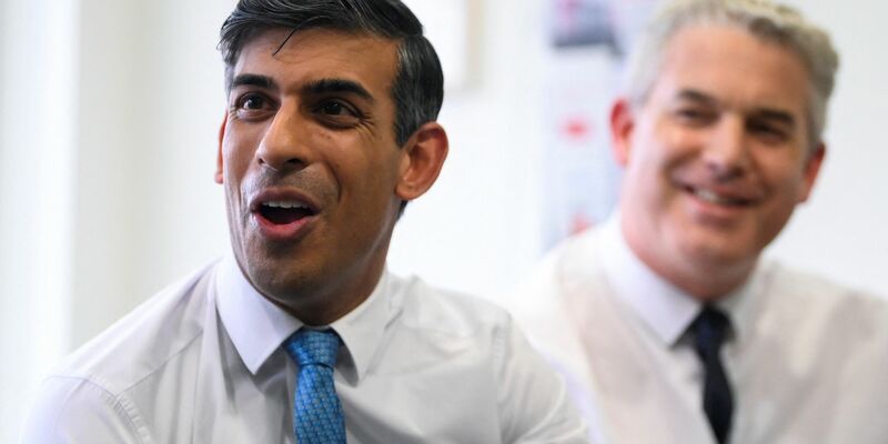 «Ohne Wenn und Aber. Diese Flüge werden nach Ruanda abheben»: Der britische Premier Rishi Sunak über den Asylpakt mit Ruanda. - Foto: Toby Melville/PA Wire/dpa