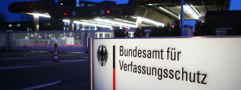Das Bundesamt für Verfassungsschutz hat wegen des laufenden Verfahrens gegenüber dem Gericht eine sogenannte Stillhaltezusage abgegeben (Symbolbild) - Foto: Oliver Berg/dpa