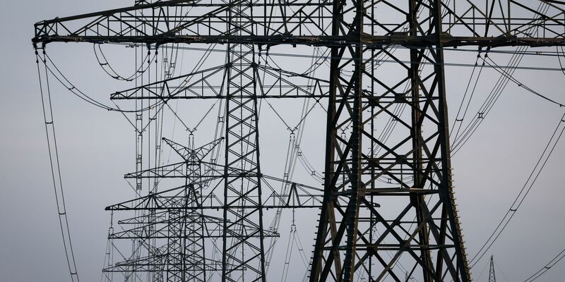 Nach der Abschaltung der letzten drei deutschen Kernkraftwerke sind die Strom-Importe gestiegen. - Foto: Christian Charisius/dpa