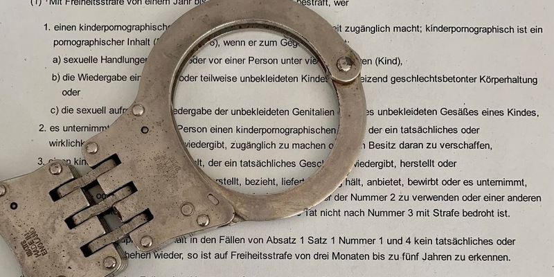 LKA-HE: Einsatz gegen sexualisierte Gewalt an Kindern und Jugendlichen // Hessenweit 76 Wohnungen und Häuser durchsucht // Mit Symbolbild - Foto: presseportal.de