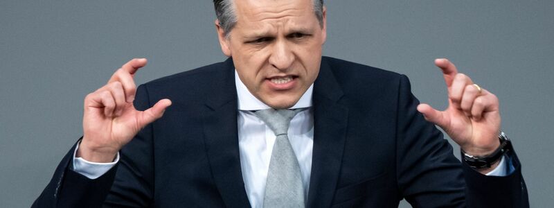 Nimmt die Union am für den Nachmittag geplanten Spitzentreffen zur Migration im Bundesinnenministerium teil oder nicht? Der Parlamentarische Geschäftsführer der Unionsfraktion, Thorsten Frei (CDU), lässt das zunächst weiterhin offen. - Foto: Bernd von Jutrczenka/dpa