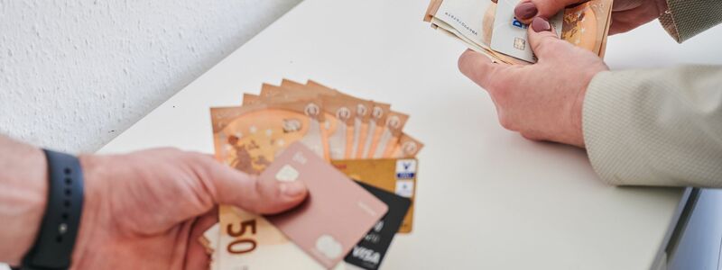 Einkommenslücke zwischen Frauen und Männern bleibt (Symbolbild).  - Foto: Annette Riedl/dpa