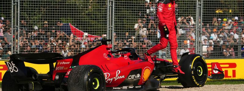Charles Leclerc landete mit seinem Ferrari bereits in der ersten Runde im Kiesbett. - Foto: Scott Barbour/AP