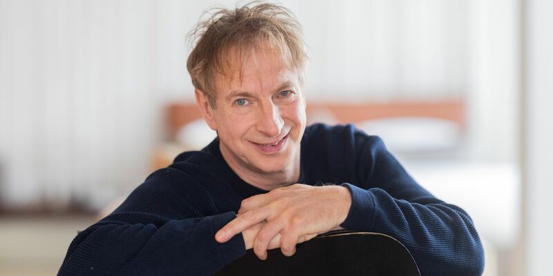 Ingolf Lück gibt den Staffelstab in der Familie weiter. - Foto: Rolf Vennenbernd/dpa