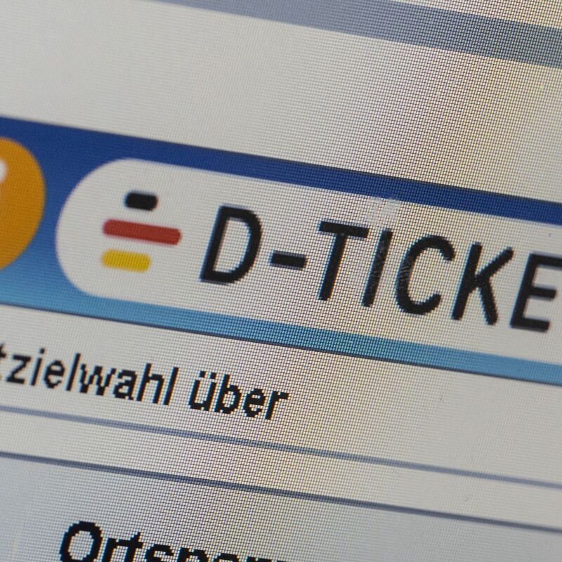 Seit dem 1. Mai kann man das Deutschlandticket für den ÖPNV nutzen. Eine Sonderkonferenz, auf der über die Zukunft des Tickets gesprochen wurde, blieb ohne Ergebnis. - Foto: Boris Roessler/dpa