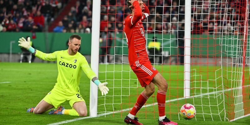 Jubelt und trifft: Torjägerin Lea Schüller (2.v.l.) - Foto: Peter Kneffel/dpa