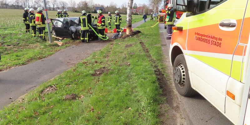 FW Olfen: Schwerer Verkehrsunfall mit zwei Motorrädern fordert ein Todesopfer -Motorrad geht in Flammen auf - Foto: presseportal.de