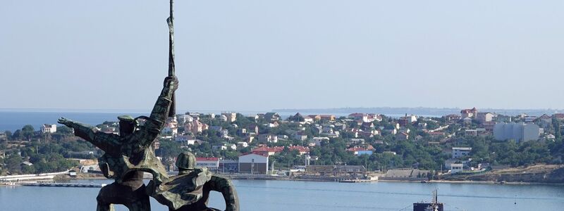 Blick auf die Hafenstadt Sewastopol auf der seit 2014 von Russland annektierten Krim (Archivbild). - Foto: Ulf Mauder/dpa