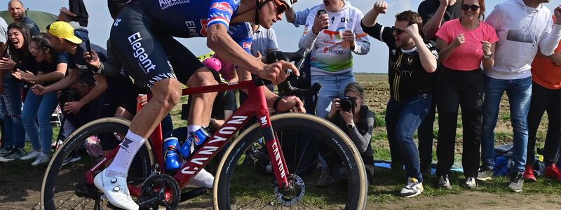 WM-Titelverteidiger Mathieu van der Poel sieht nur «eine kleine Chance». - Foto: Dirk Waem/Belga/dpa