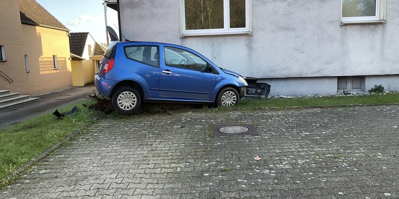 FW-GLA: Verkehrsunfall mit 3 LKW und Kleintransporter - Foto: presseportal.de