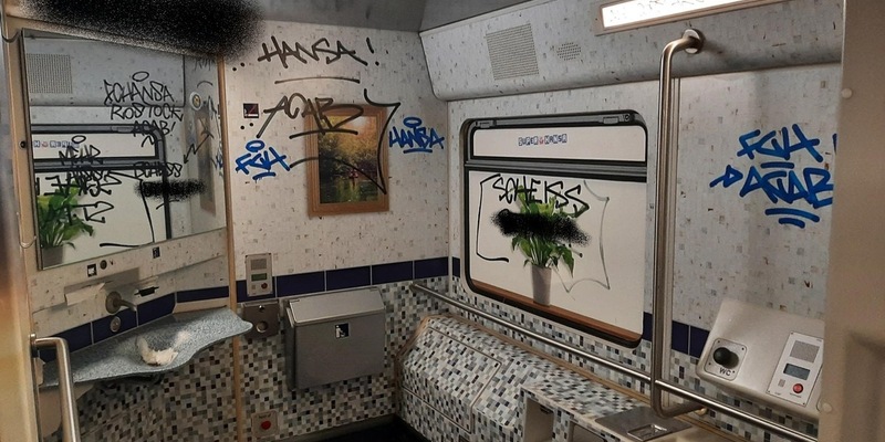 POL-HOL: Unbekannte Täter zerstören mobiles Toilettenhaus - Foto: presseportal.de