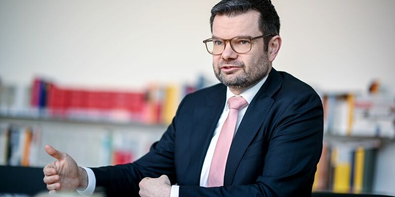 Laut Bundesjustizminister Marco Buschmann soll eine Reform die Benachteiligung von Deutschen beim Namensrecht beenden. - Foto: Britta Pedersen/dpa