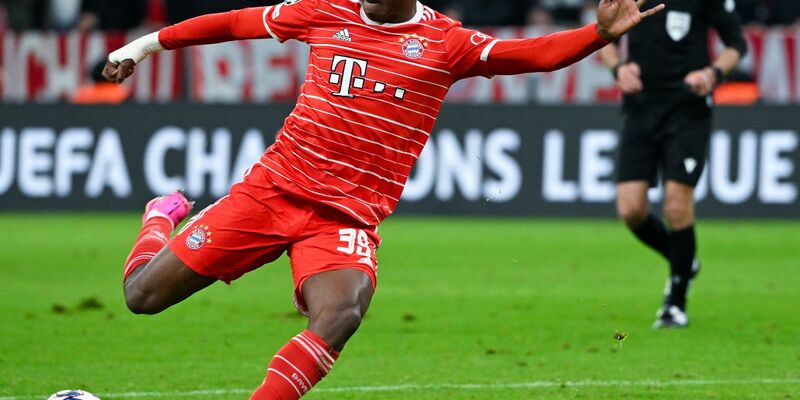 Bayerns Mathys Tel bejubelt sein Tor zum zwischenzeitlichen 4:2 gegen Manchester United. - Foto: Sven Hoppe/dpa