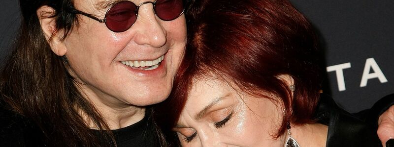 Der britische Sänger Ozzy Osbourne und seine Frau Sharon Osbourne im Jahr 2020. (Archivbild) - Foto: -/Zuma Press/dpa