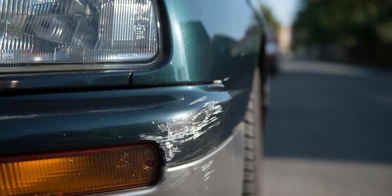 Justizminister Buschmann schlägt vor, dass Fahrerflucht künftig als Ordnungswidrigkeit statt als Straftat geahndet wird. - Foto: Arno Burgi/dpa