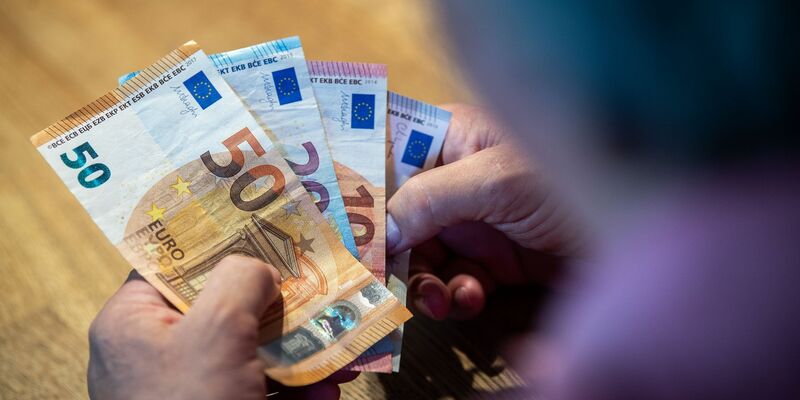 Im Osten treffen «relativ hohe Renten auf niedrige Lebenshaltungskosten». - Foto: Lino Mirgeler/dpa