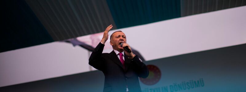 Der türkische Präsident Recep Tayyip Erdogan bei einer Wahlkampfveranstaltung in Istanbul. - Foto: Francisco Seco/AP/dpa