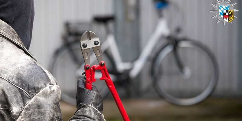POL-MFR: (336) Lass dein Fahrrad registrieren - Gemeinsame Aktion von Polizeiinspektion Nürnberg-West und Verkehrspolizei Nürnberg - Foto: presseportal.de