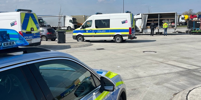 POL-KS: Behördenübergreifende Kontrolle des Schwerverkehrs an der Autobahn 7 bei Kassel: Elf Fahrzeuge mussten stehenbleiben - Foto: presseportal.de