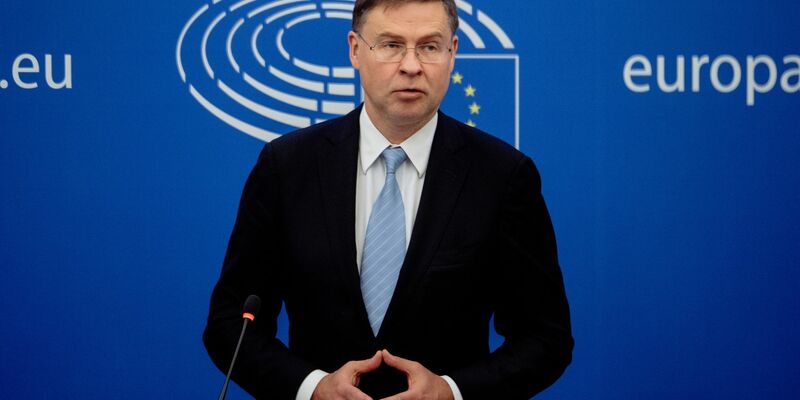 «Hätten wir beide Optionen - Euro-Bargeld und einen digitalen Euro -, so könnten alle frei wählen, wie sie bezahlen möchten»: Valdis Dombrovskis. - Foto: Valentine Zeler/European Commission/dpa