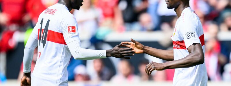 Chris Führich (l) und der VfB Stuttgart haben die Vizemeisterschaft geholt. - Foto: Tom Weller/dpa