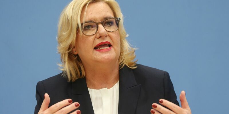Die Wehrbeauftragte Eva Högl (SPD) plädiert dafür, Bewerberinnen und Bewerbern klar zu sagen, dass diese auch bereit sein müssten, ihr Leben zu geben, wenn sie sich für den Soldatenberuf entscheiden. - Foto: Wolfgang Kumm/dpa