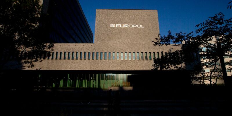 Das Europol-Hauptquartier in Den Haag. - Foto: Peter Dejong/AP