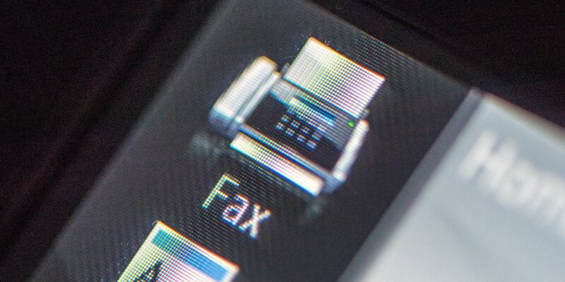 Der Bundestag mottet die Faxgeräte ein. - Foto: Armin Weigel/dpa