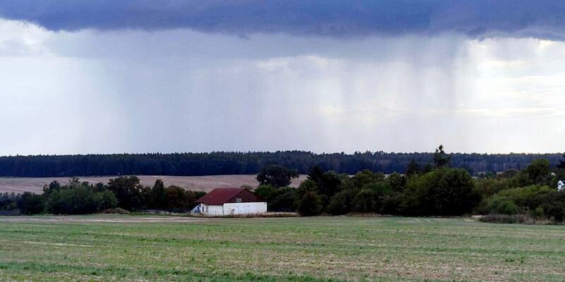 Unwetterwolke über einem Acker - Foto: ?ber dts Nachrichtenagentur