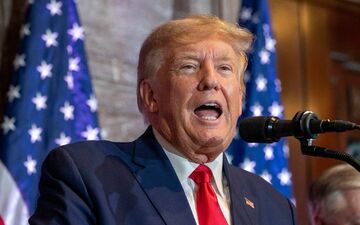 Trump lenkt den Blick im Epstein-Fall erneut auf die Demokraten. - Foto: Alex Brandon/AP/dpa