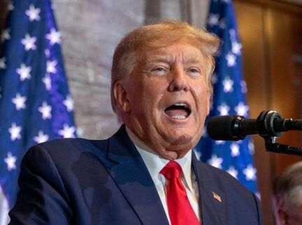 Trump lenkt den Blick im Epstein-Fall erneut auf die Demokraten. - Foto: Alex Brandon/AP/dpa