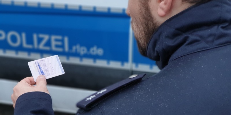 POL-PDNW: ZVD Rheinpfalz: Kontrolle des Sonntagsfahrverbots deckt Urkundenfälschung auf - Foto: presseportal.de