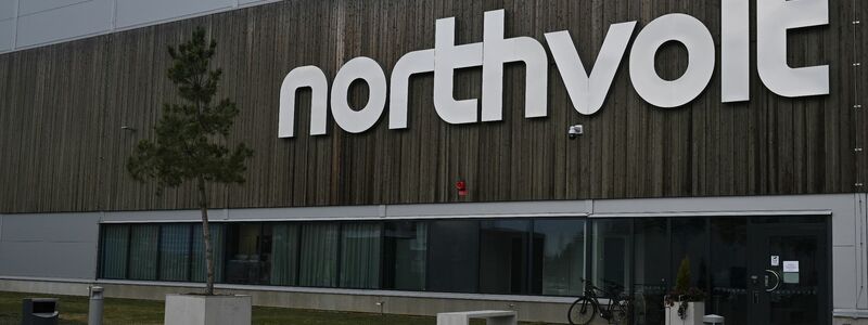 Northvolt ringt seit längerem mit seinen Finanzen. (Archivbild) - Foto: Britta Pedersen/dpa