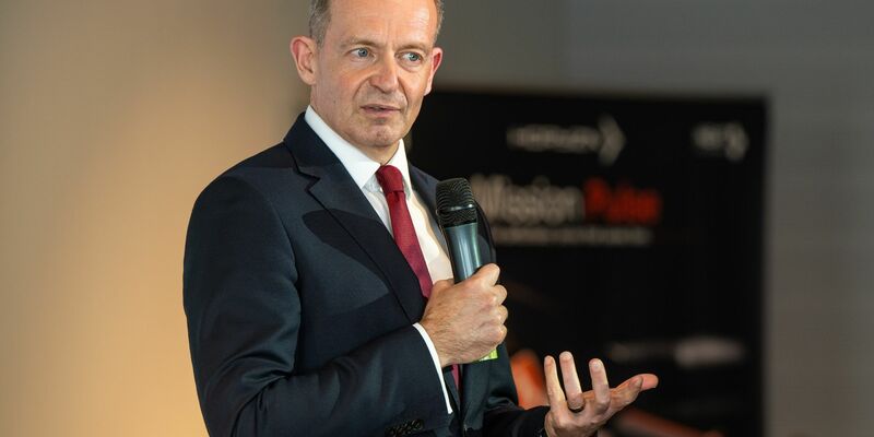 Man müsse sicherstellen, «dass Künstliche Intelligenz uns dient und nicht manipuliert», sagt Digitalminister Volker Wissing. - Foto: Lennart Preiss/dpa