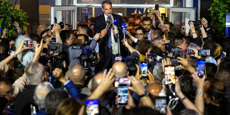 Kyriakos Mitsotakis, griechischer Ministerpräsident und Vorsitzender der Partei Nea Dimokratia (ND, Neue Demokratie), vor der Zentrale seiner Partei in Athen. - Foto: Socrates Baltagiannis/